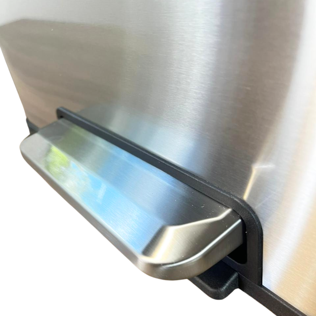 Lixeira de pedal seletiva em aço inox escovado capacidade 60 litros (30+30) - Guimmis