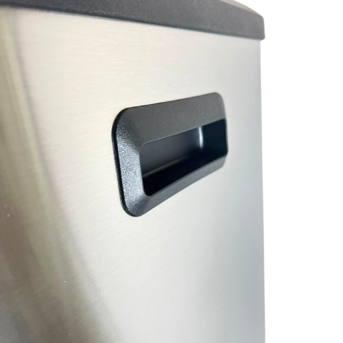 Lixeira de pedal seletiva em aço inox escovado capacidade 60 litros (30+30) - Guimmis